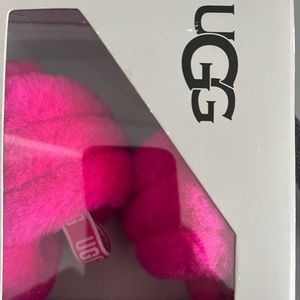 Infant UGG Fluff Yea sandal size 2/3